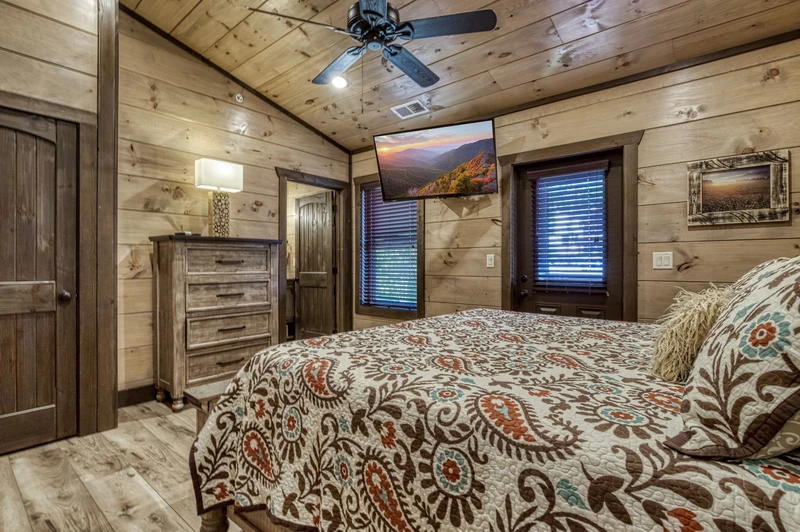 BEAR HUGS LODGE