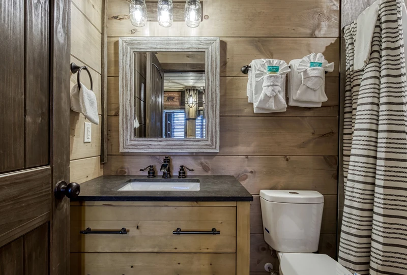 BEAR HUGS LODGE