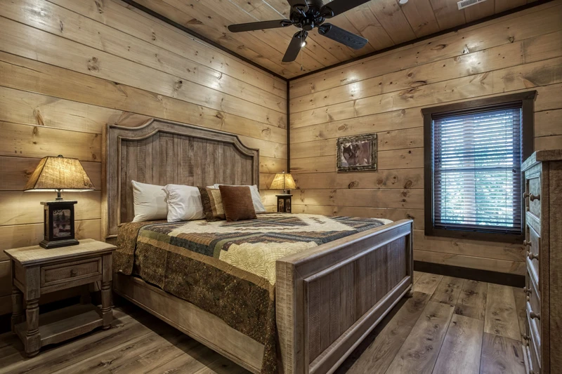 BEAR HUGS LODGE