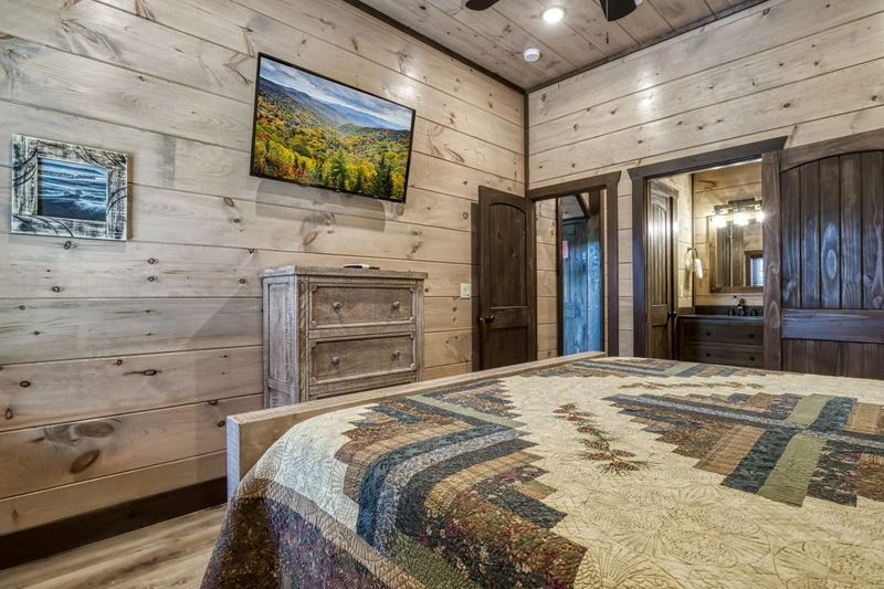 BEAR HUGS LODGE