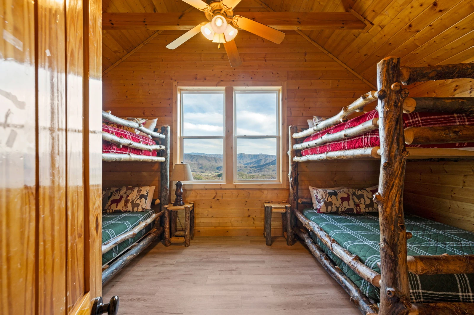 AWESOME VIEW LODGE