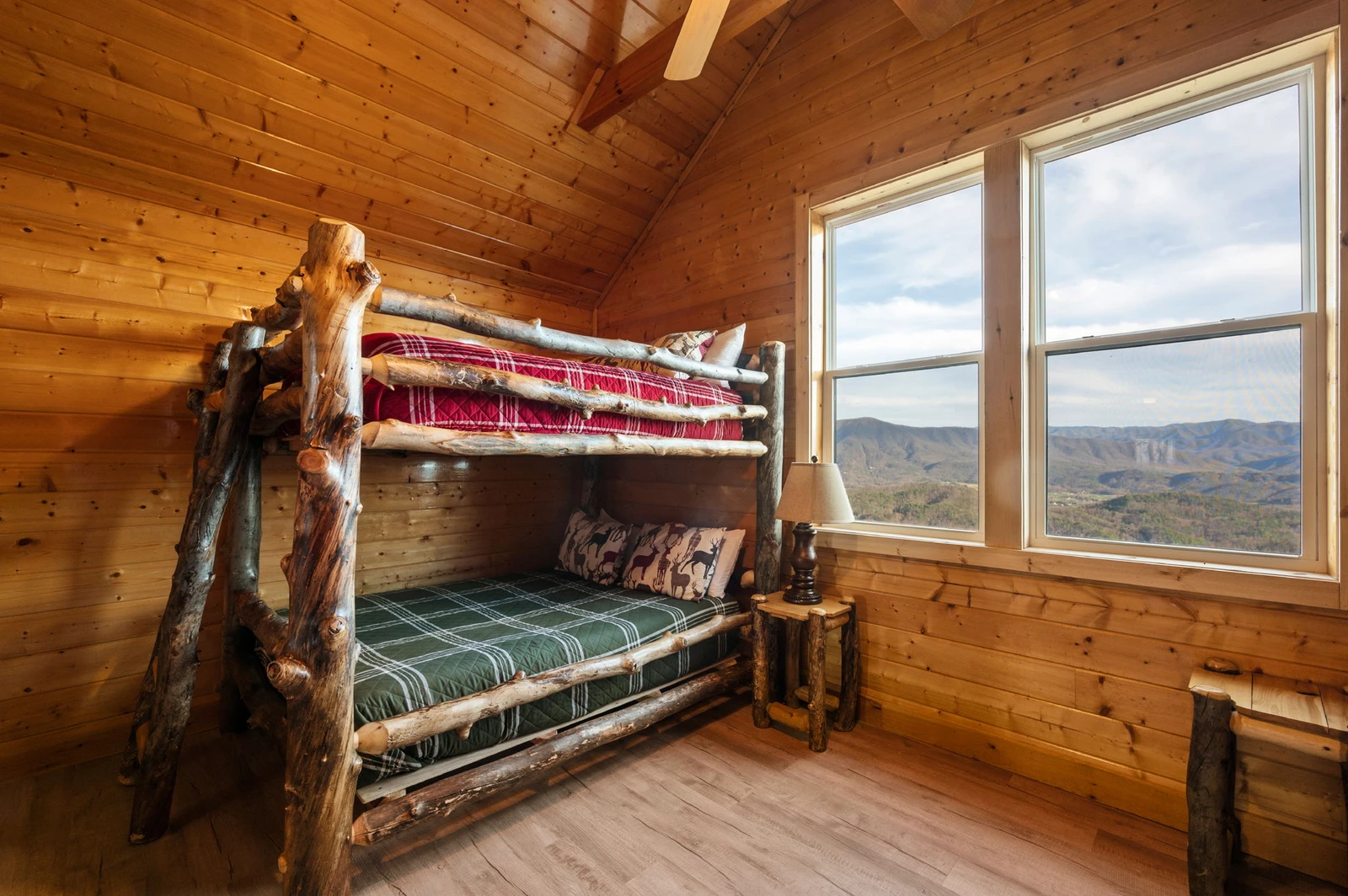 AWESOME VIEW LODGE