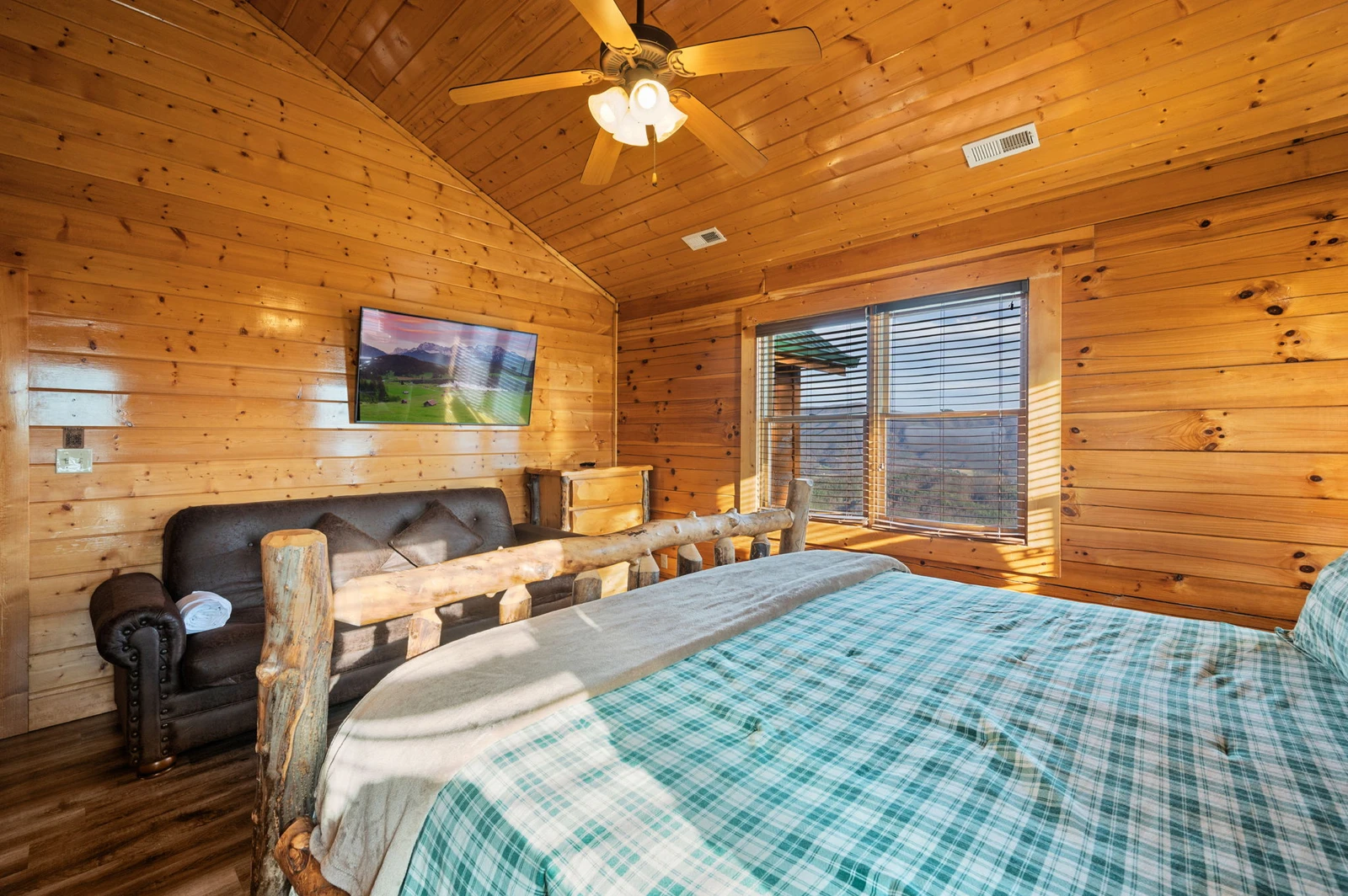AWESOME VIEW LODGE