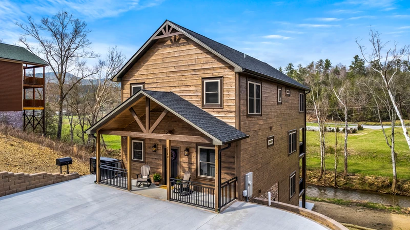 CREEKSIDE MOUNTAIN LODGE