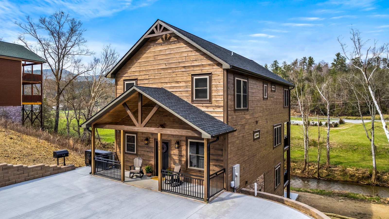 CREEKSIDE MOUNTAIN LODGE