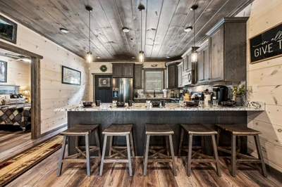 CREEKSIDE MOUNTAIN LODGE