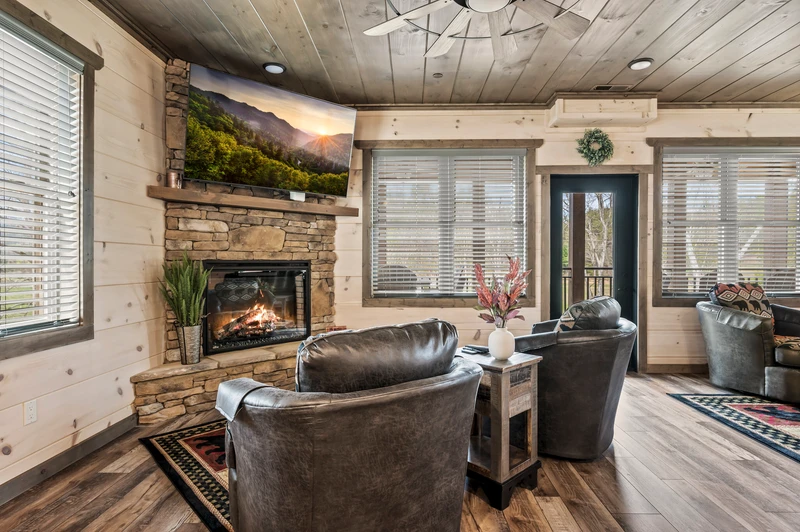CREEKSIDE MOUNTAIN LODGE