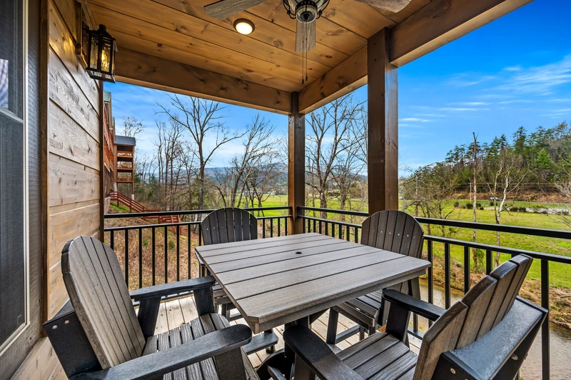 CREEKSIDE MOUNTAIN LODGE