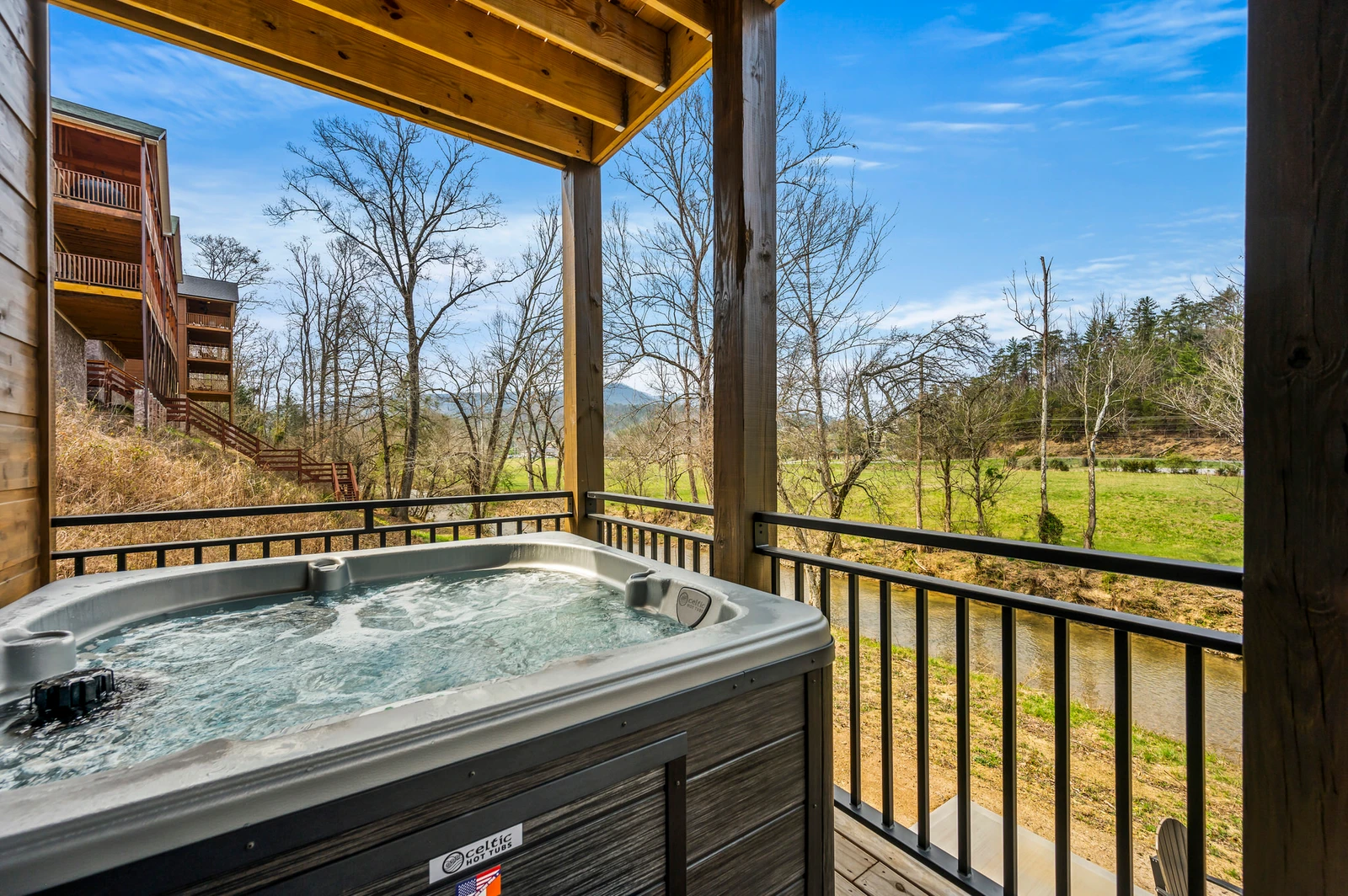 CREEKSIDE MOUNTAIN LODGE