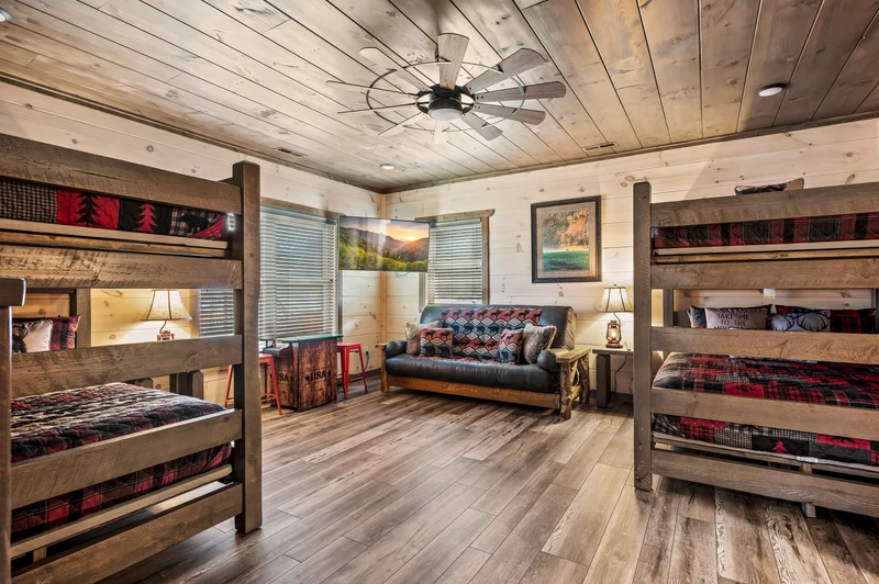 CREEKSIDE MOUNTAIN LODGE