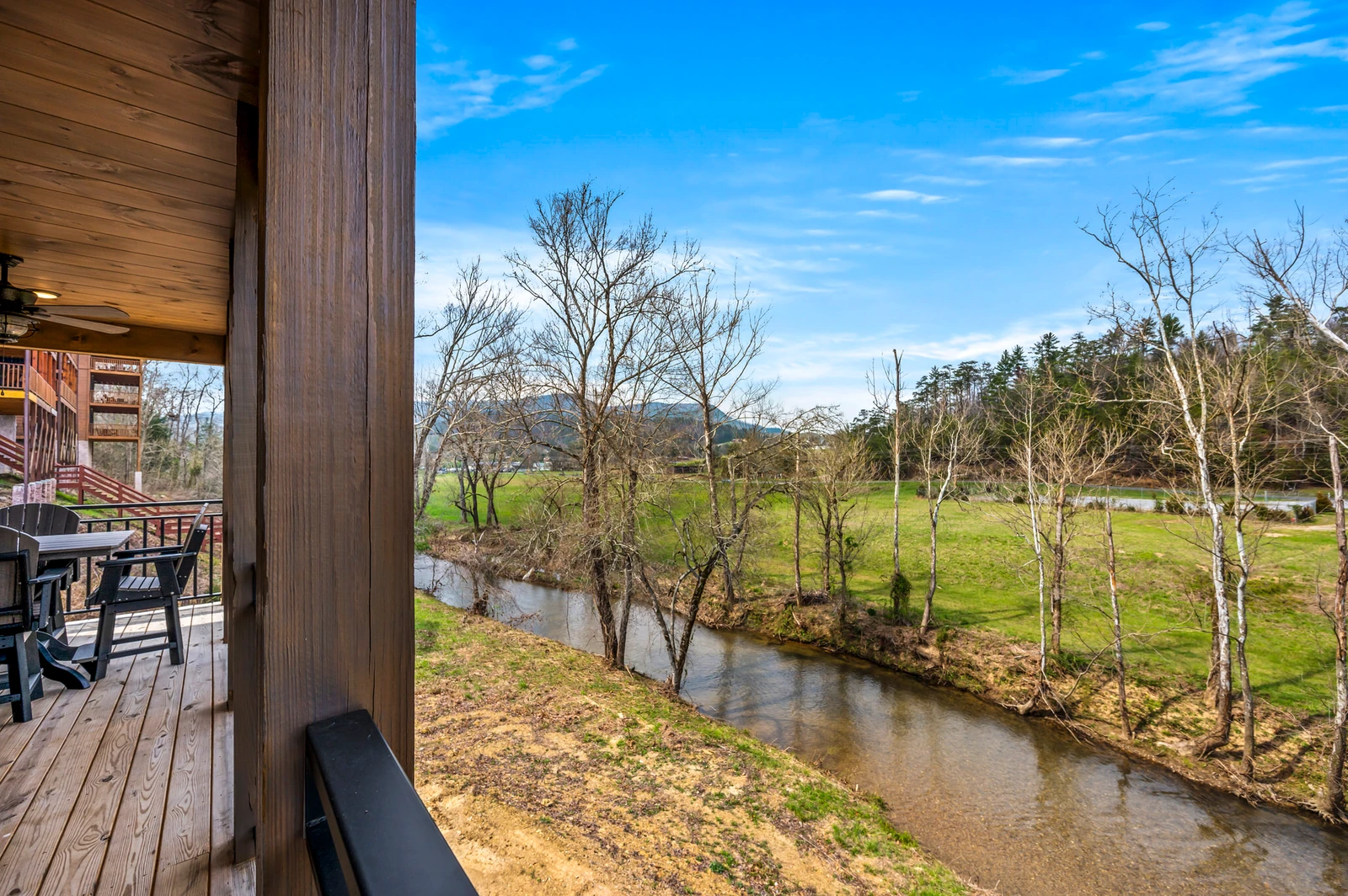 CREEKSIDE MOUNTAIN LODGE