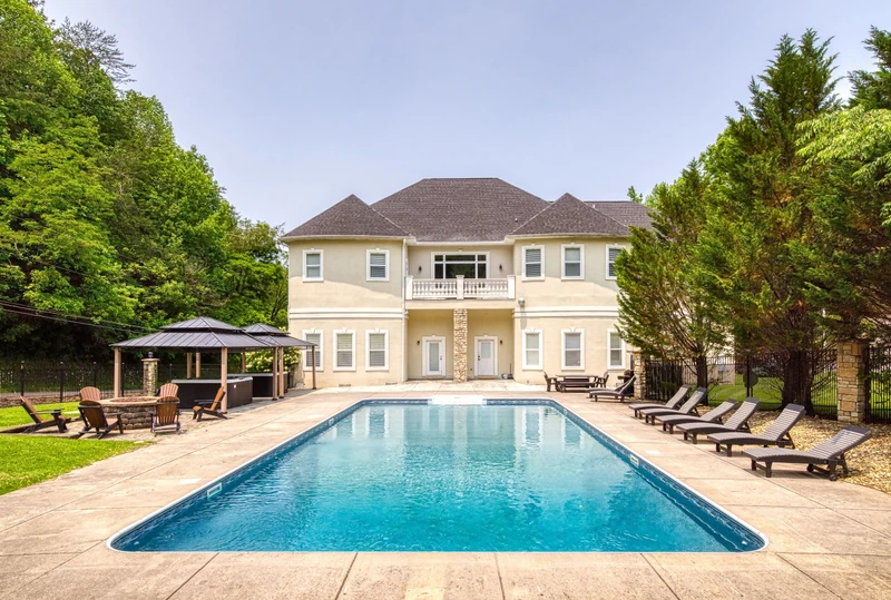 GREAT SMOKY MANSION