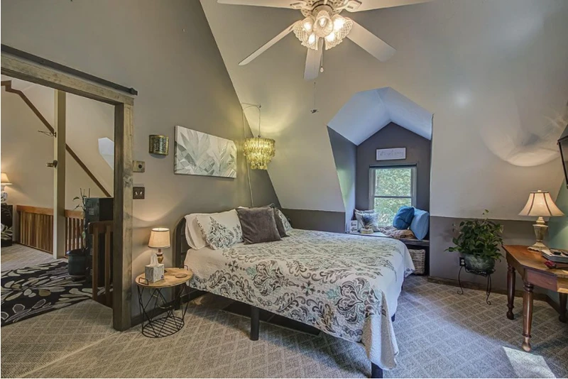 COZY OAKS CABIN