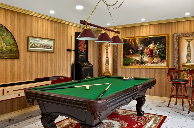 DICKENS LODGE