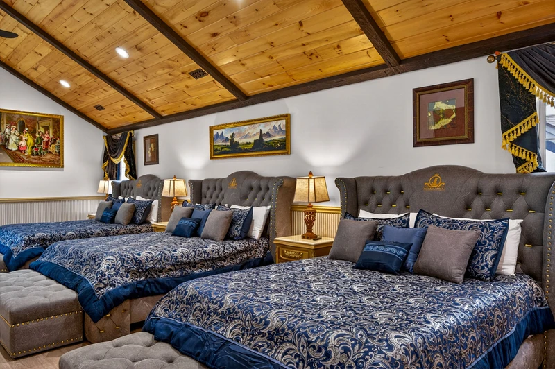 DICKENS LODGE