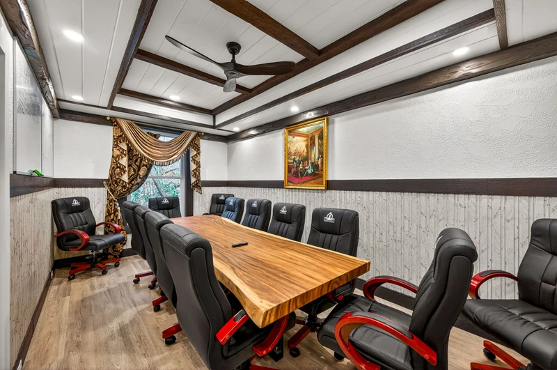 DICKENS LODGE