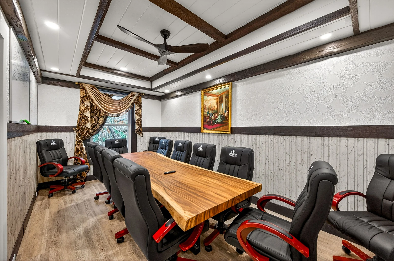 DICKENS LODGE