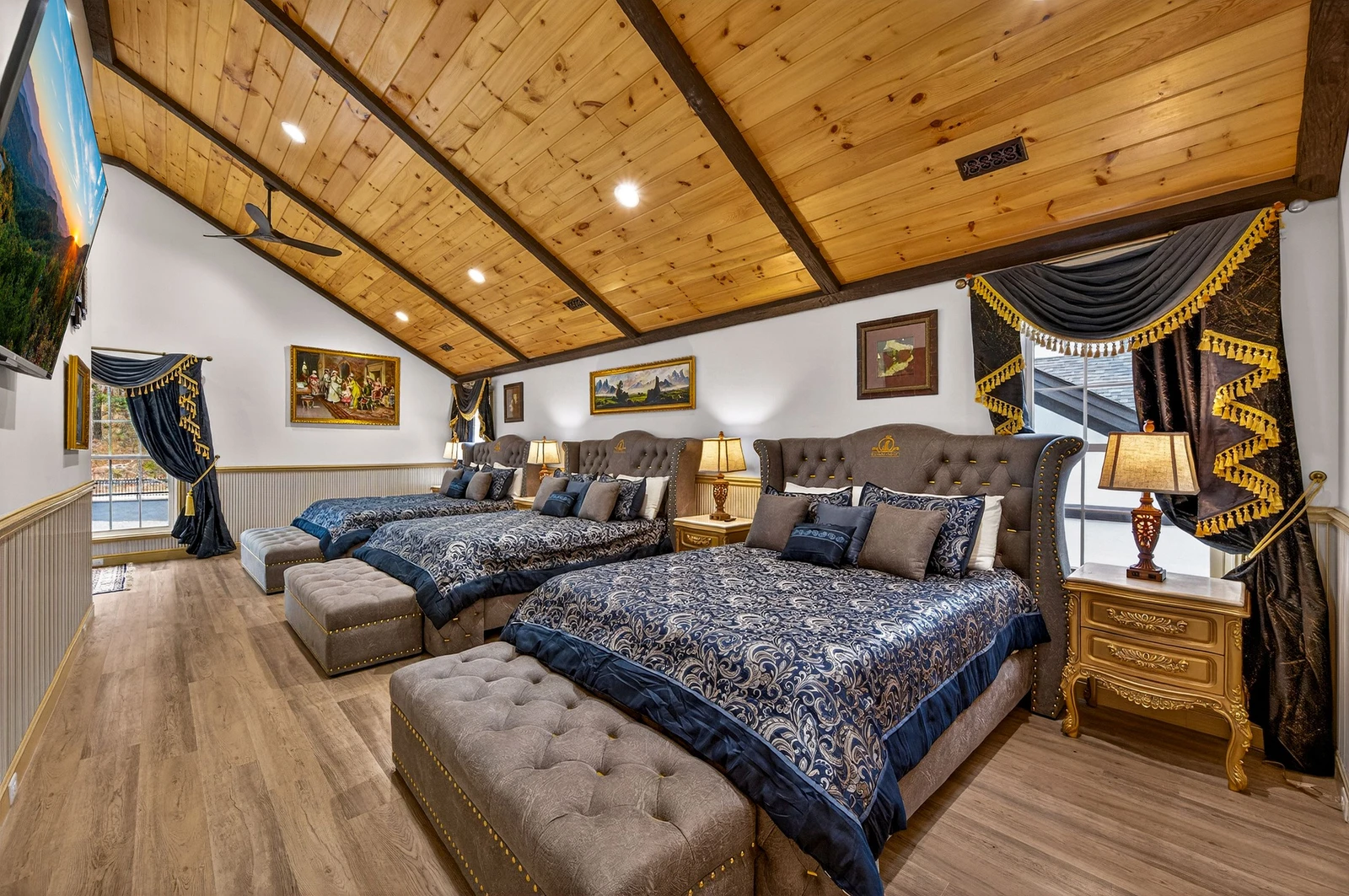 DICKENS LODGE
