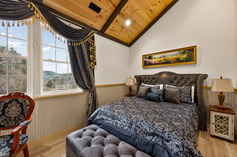 DICKENS LODGE