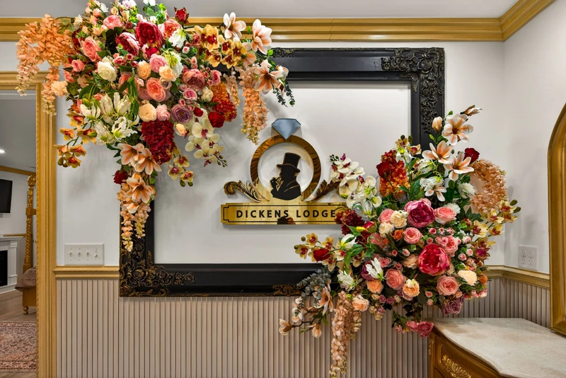 DICKENS LODGE