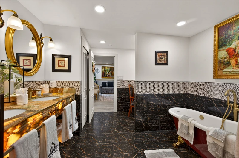 DICKENS LODGE