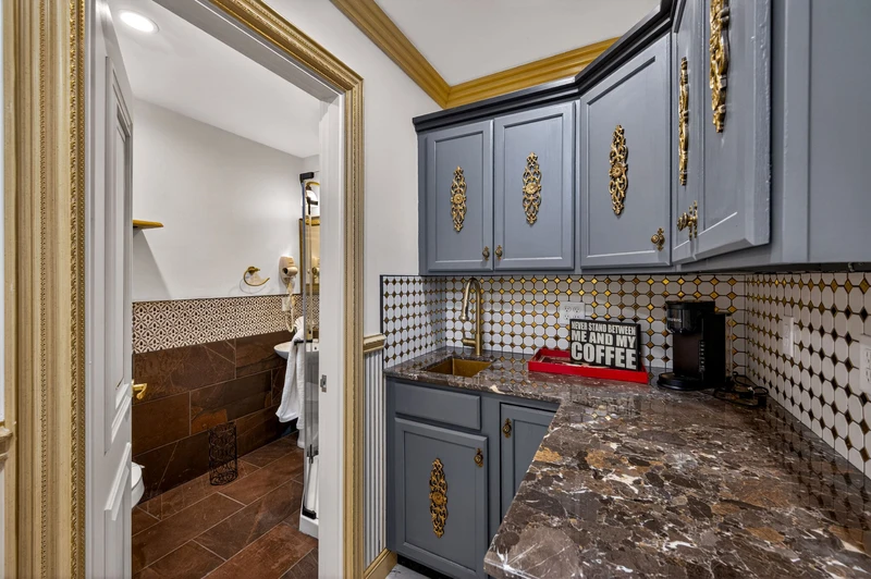 DICKENS LODGE
