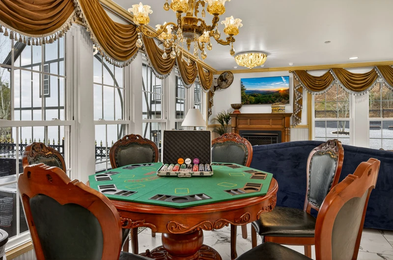 DICKENS LODGE