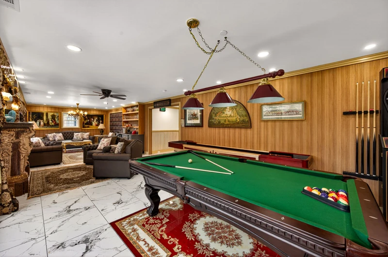 DICKENS LODGE