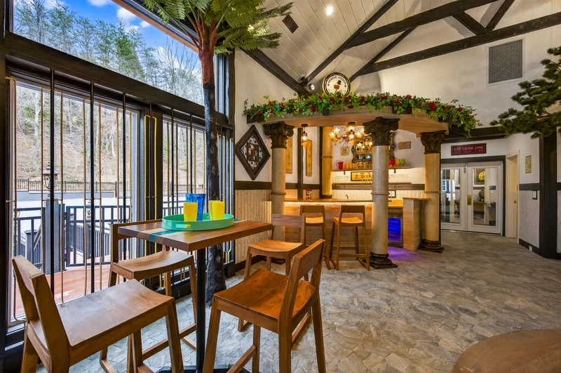 DICKENS LODGE