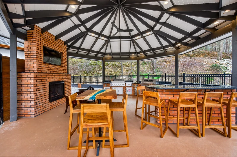 DICKENS LODGE