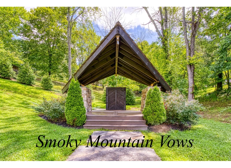 GRAND LECONTE LODGE
