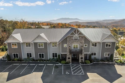 GRAND LECONTE LODGE