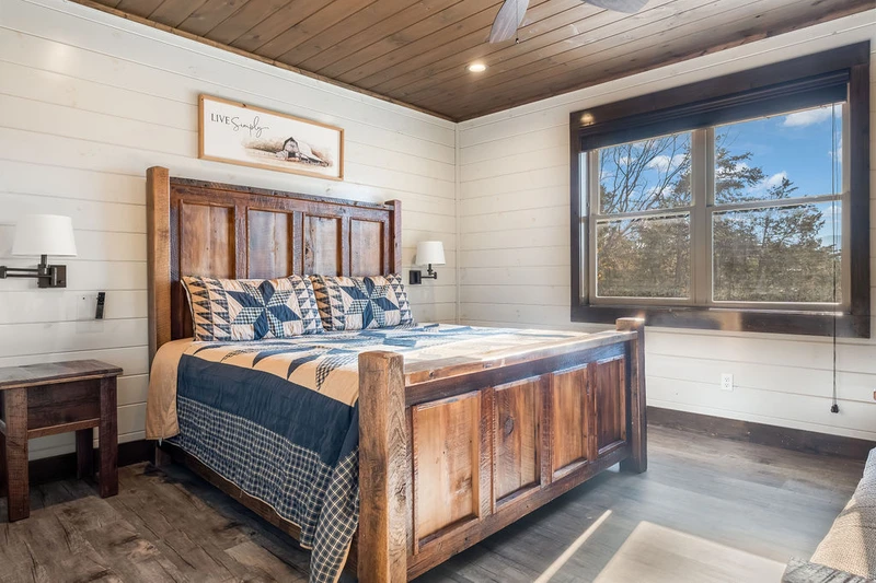 GRAND LECONTE LODGE