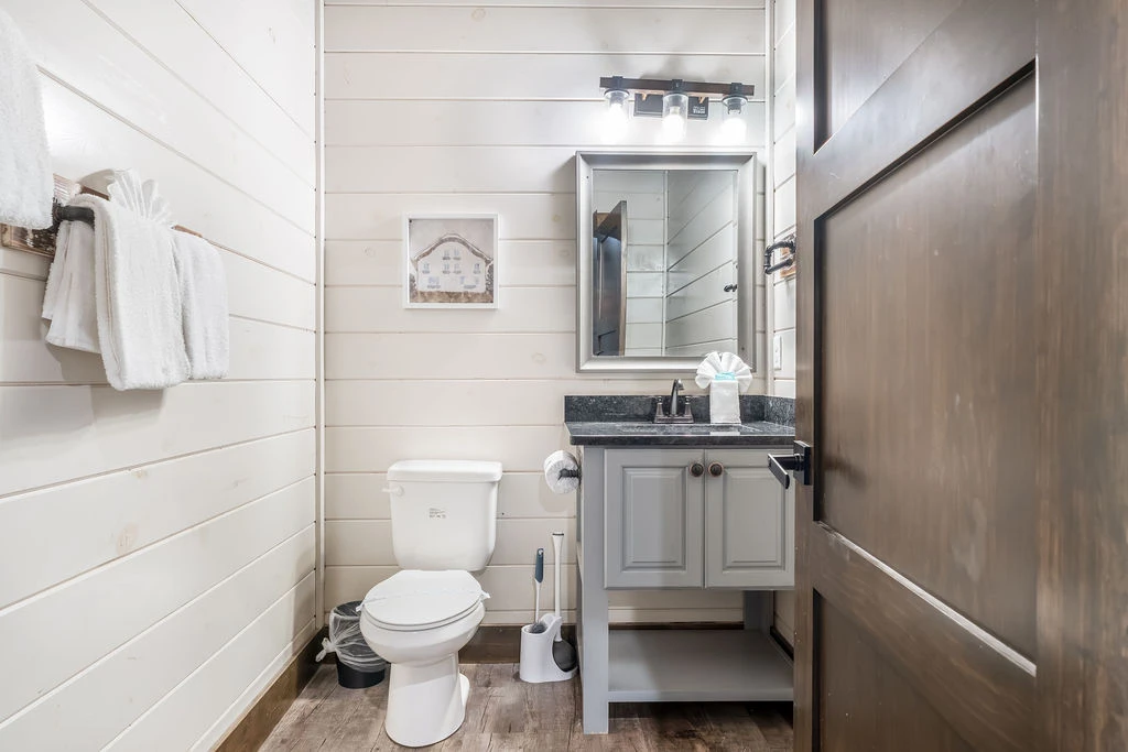 GRAND LECONTE LODGE