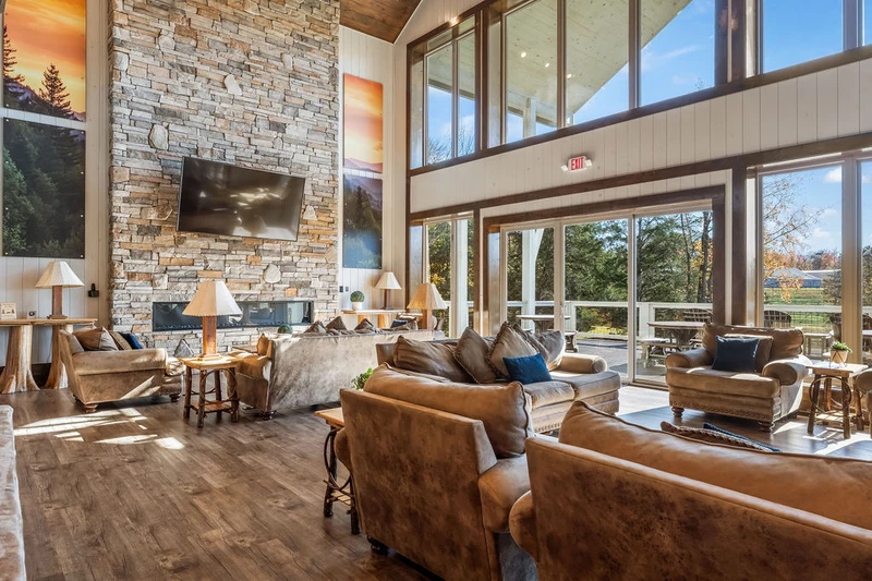 GRAND LECONTE LODGE