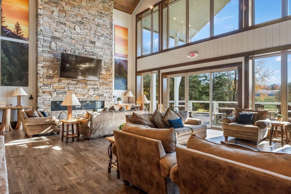 GRAND LECONTE LODGE