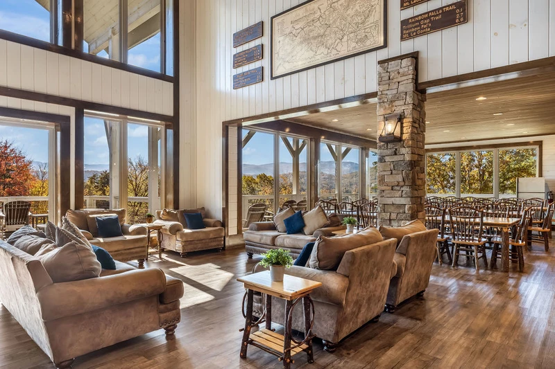 GRAND LECONTE LODGE