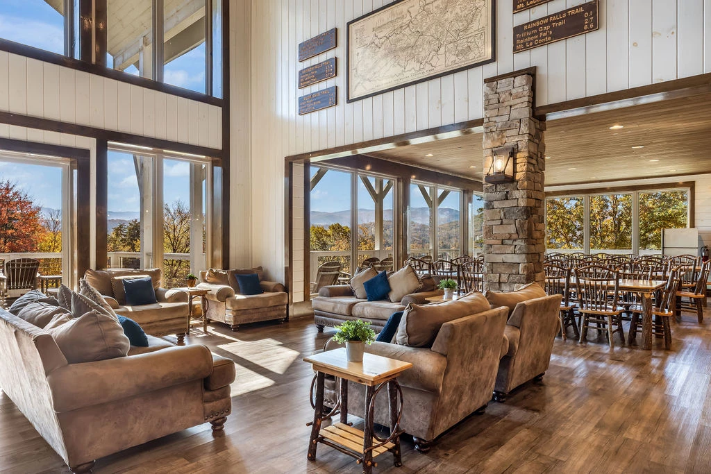 GRAND LECONTE LODGE