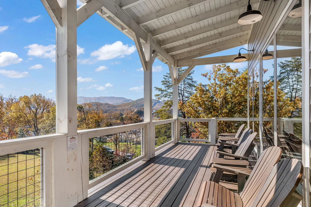 GRAND LECONTE LODGE