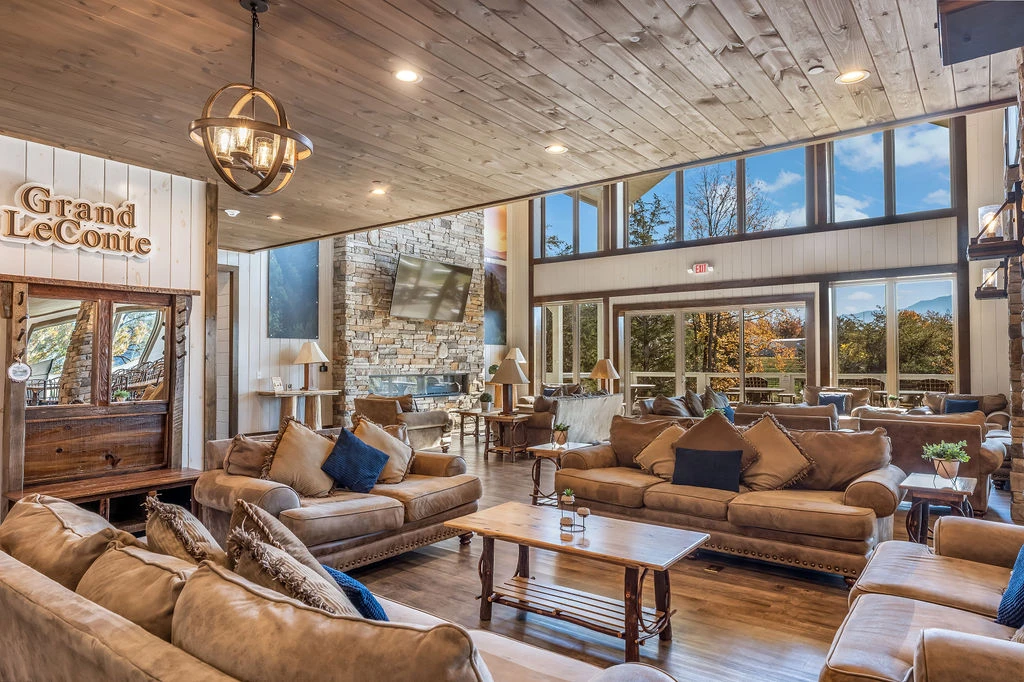 GRAND LECONTE LODGE