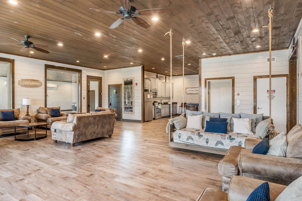 GRAND LECONTE LODGE