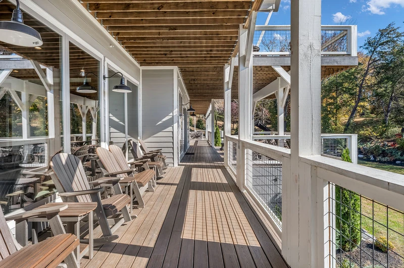 GRAND LECONTE LODGE