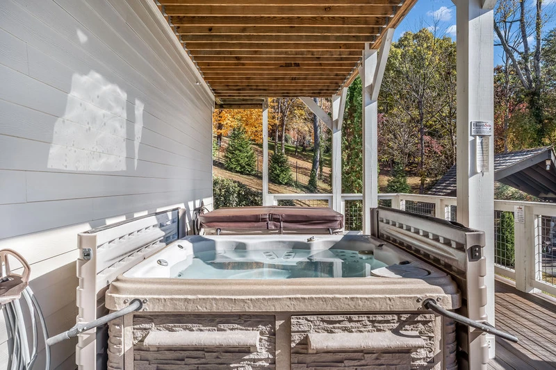 GRAND LECONTE LODGE