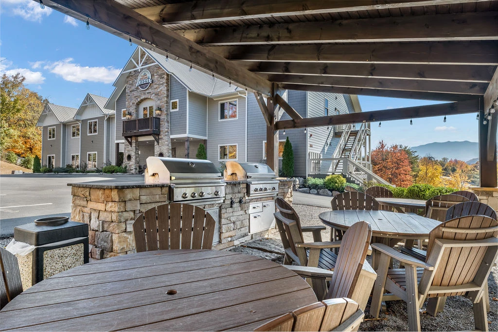 GRAND LECONTE LODGE
