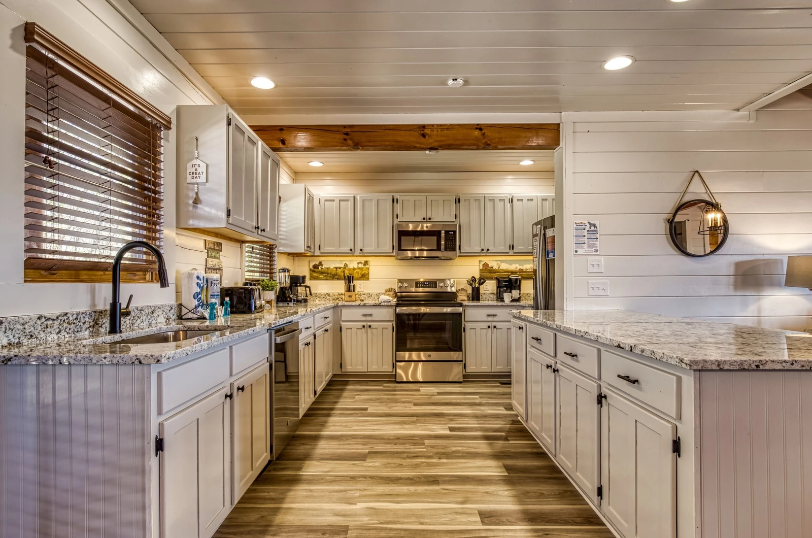 MOUNT LECONTE VIEW LODGE