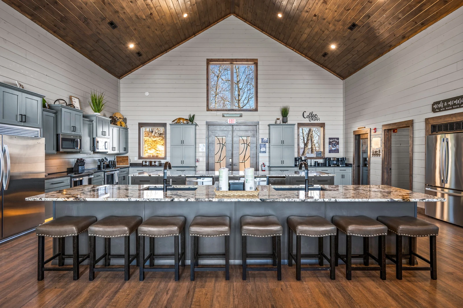LUCID DREAMS LODGE