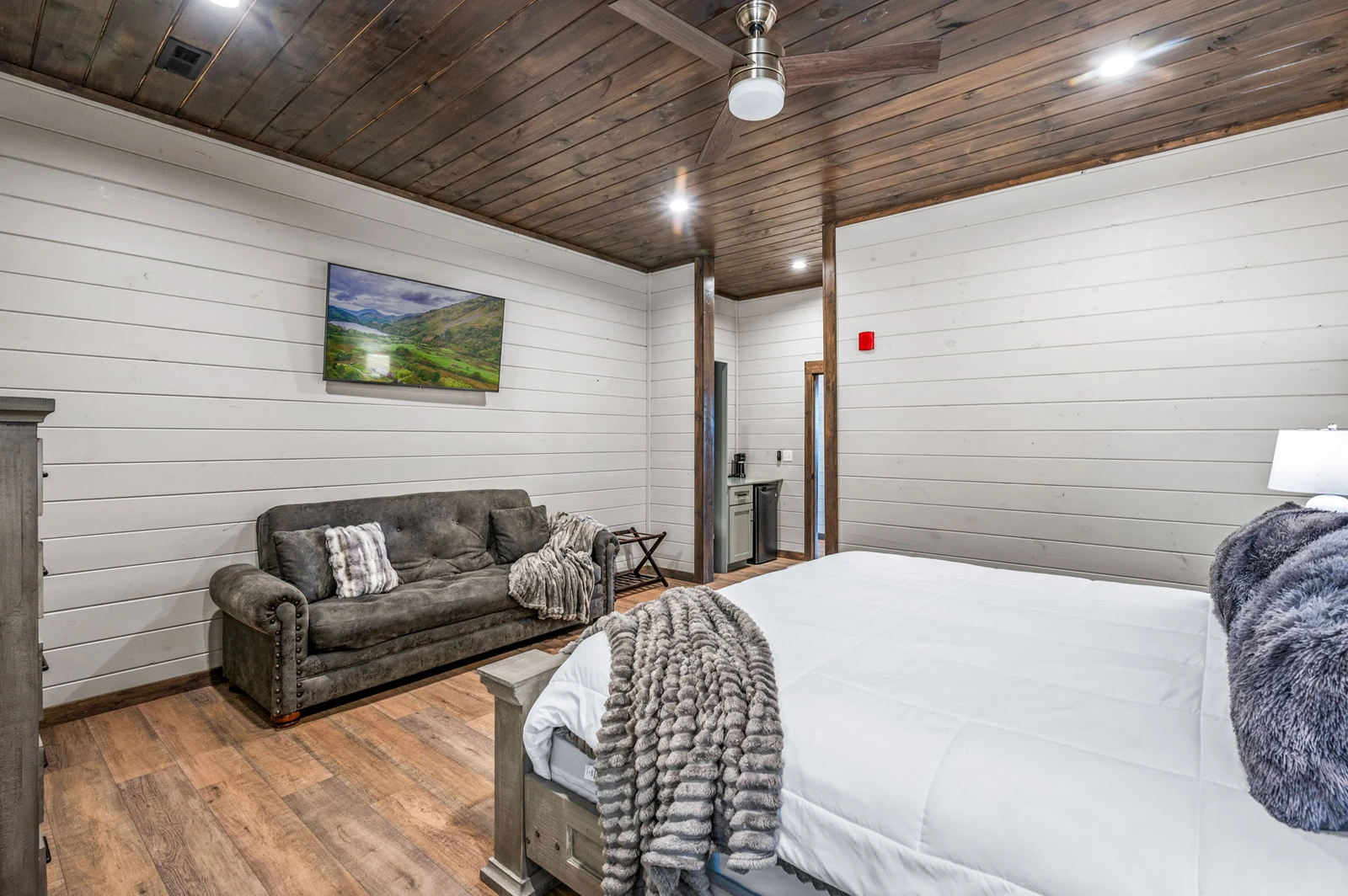 LUCID DREAMS LODGE