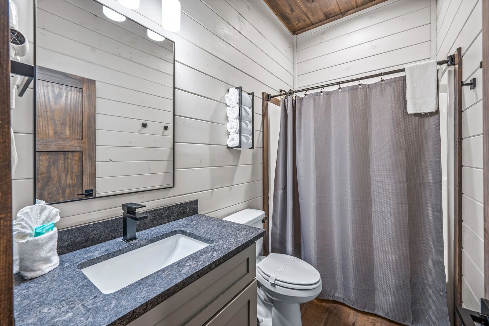 LUCID DREAMS LODGE
