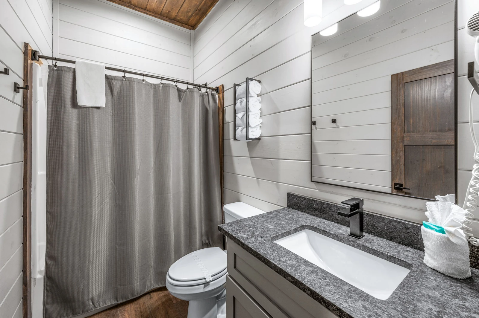 LUCID DREAMS LODGE