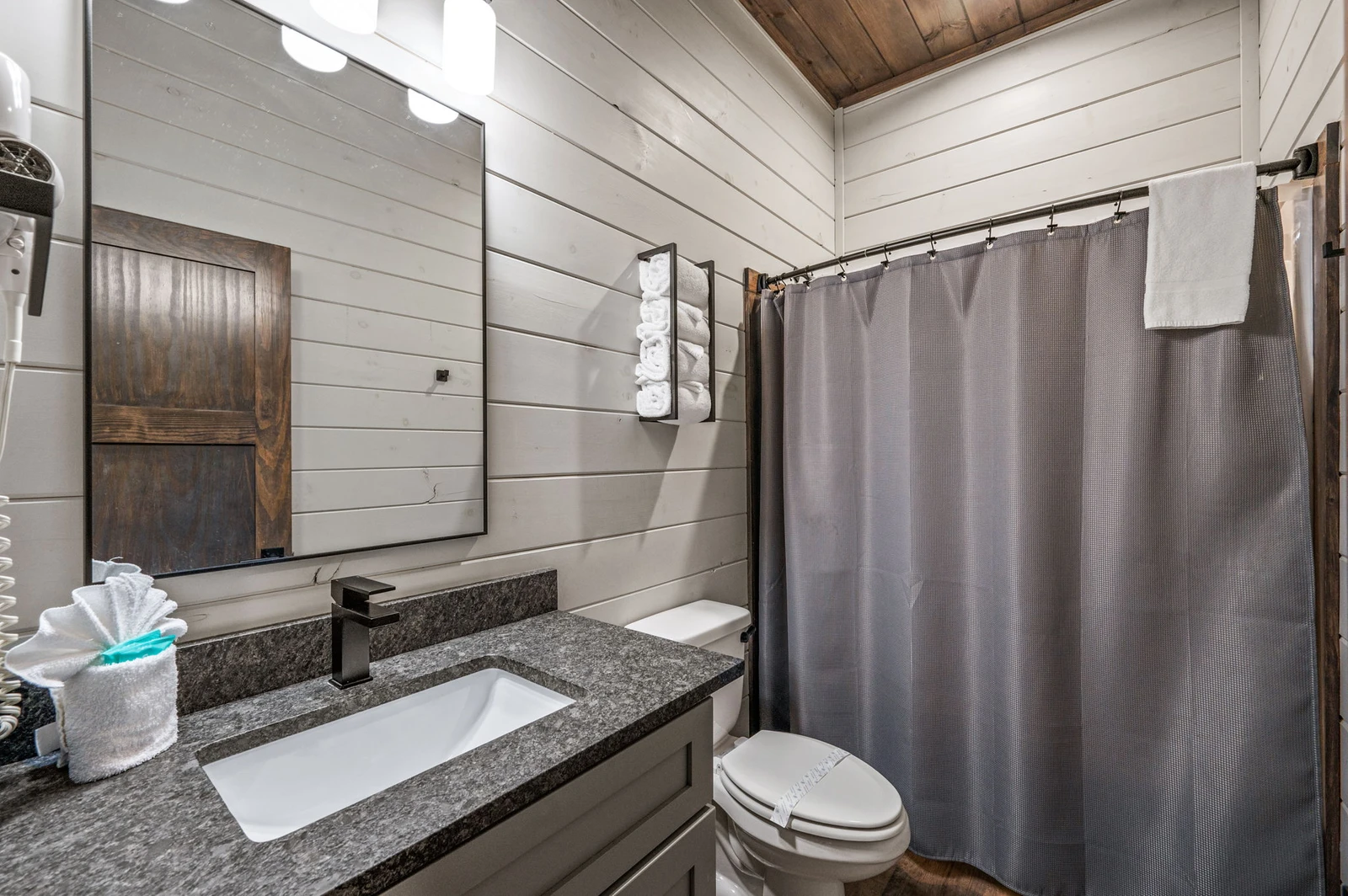 LUCID DREAMS LODGE